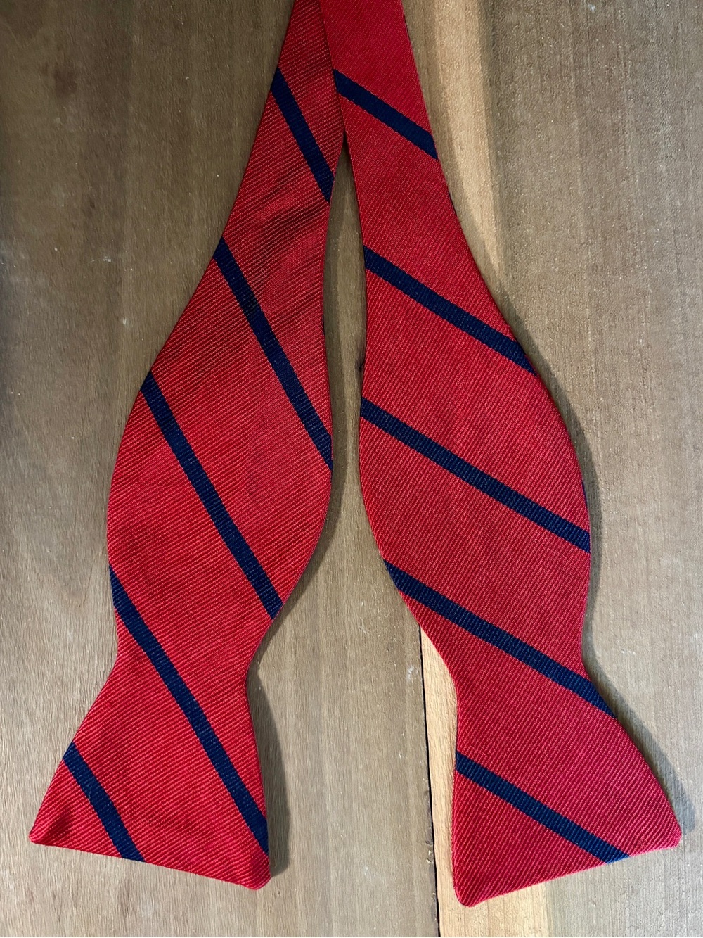 🌺 Robert Talbott red and navy blue striped pure silk adjustable bow tie